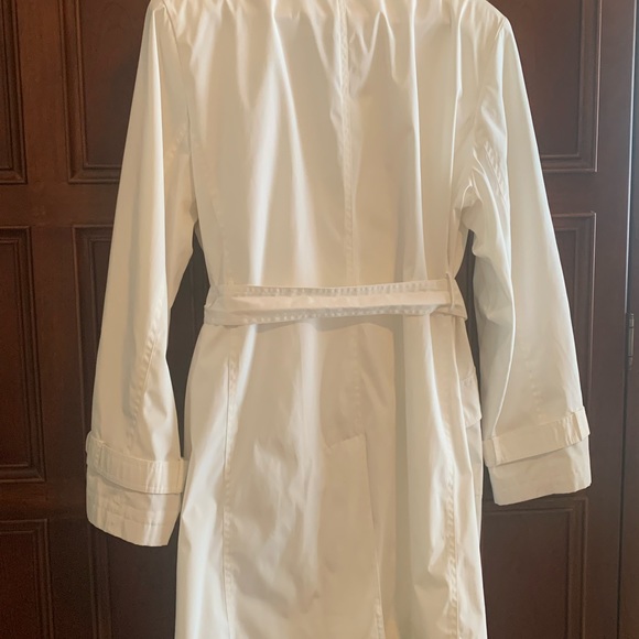 Gallery Trenchcoat - Picture 2 of 4